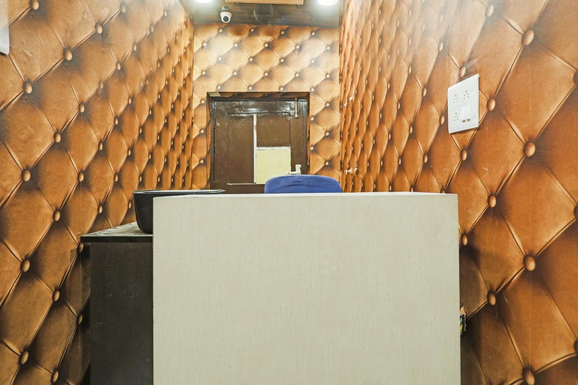 Hotel O Kashish Residency Near Model Town Metro Station Neu-Delhi Exterior foto