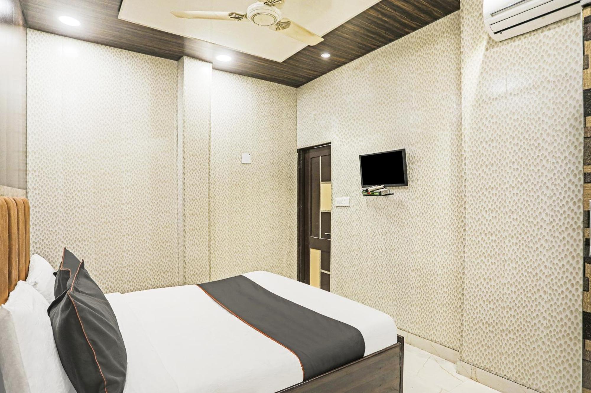 Hotel O Kashish Residency Near Model Town Metro Station Neu-Delhi Exterior foto