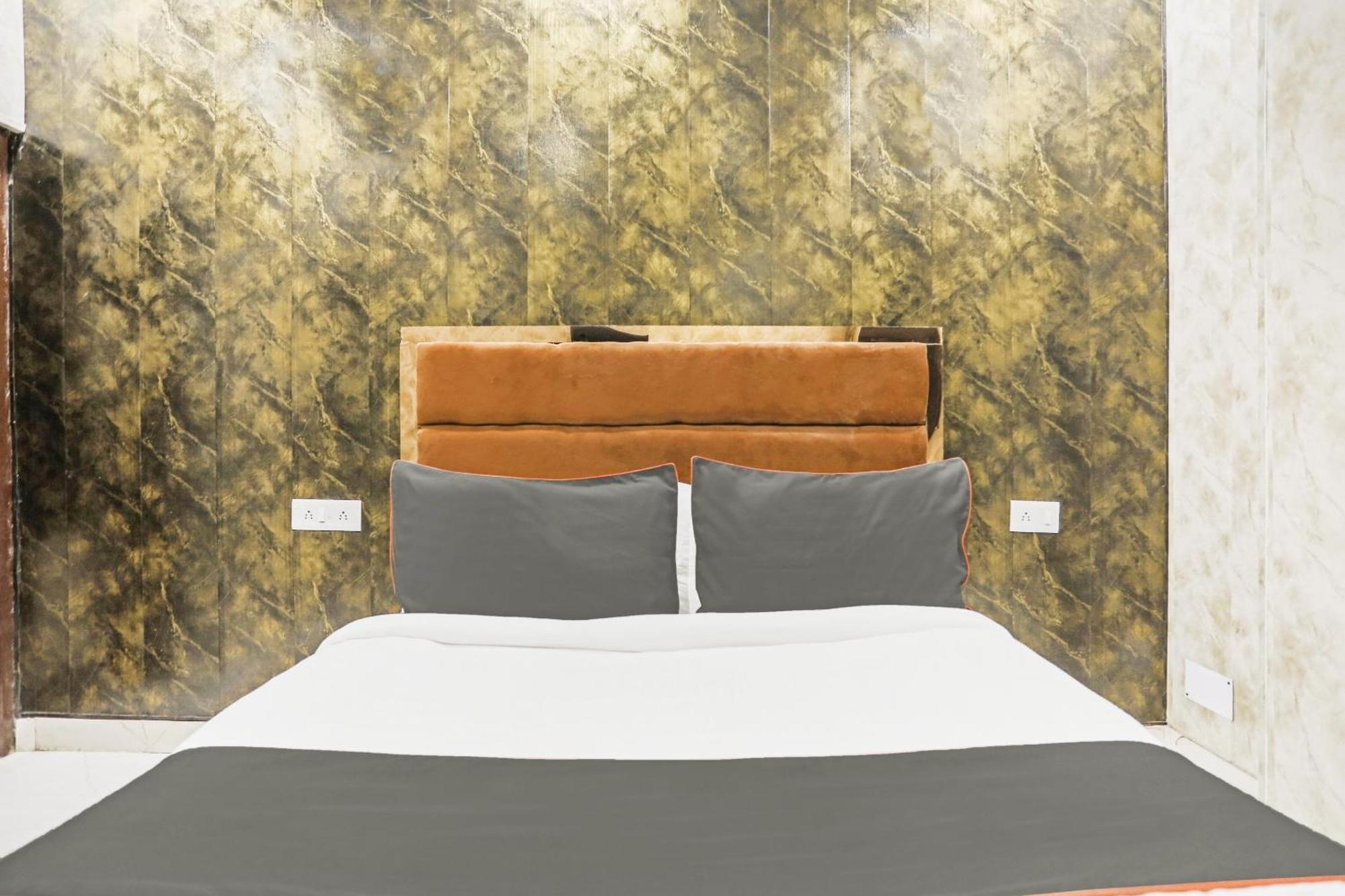 Hotel O Kashish Residency Near Model Town Metro Station Neu-Delhi Exterior foto