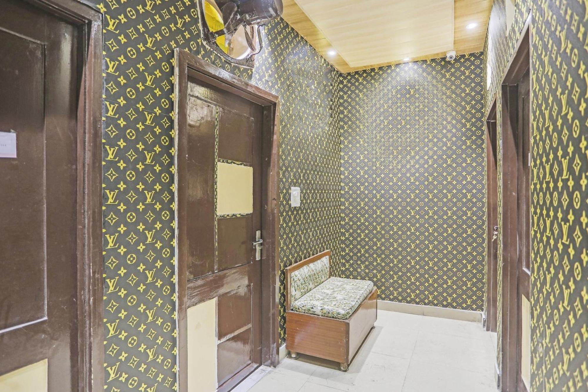 Hotel O Kashish Residency Near Model Town Metro Station Neu-Delhi Exterior foto