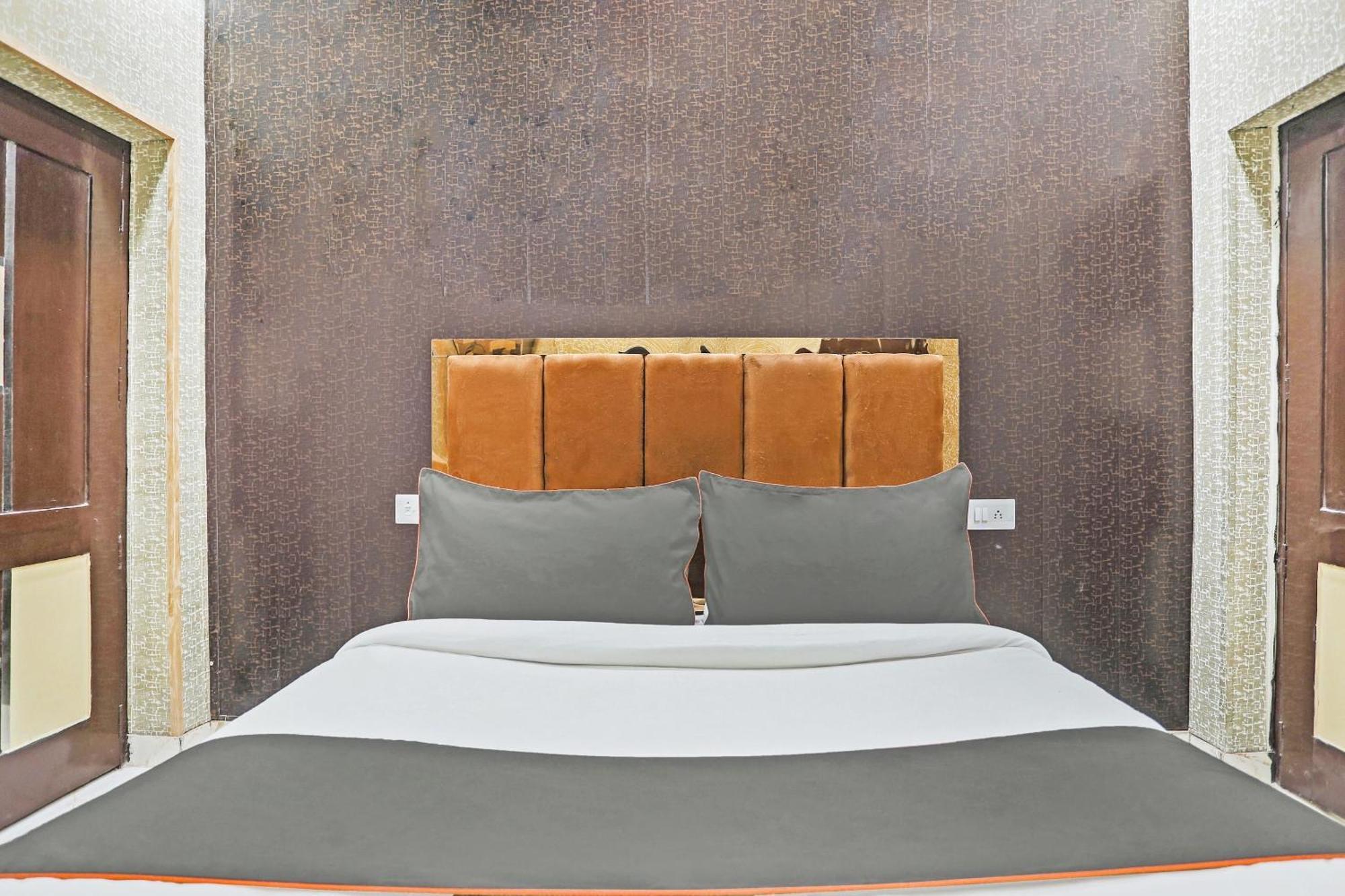 Hotel O Kashish Residency Near Model Town Metro Station Neu-Delhi Exterior foto