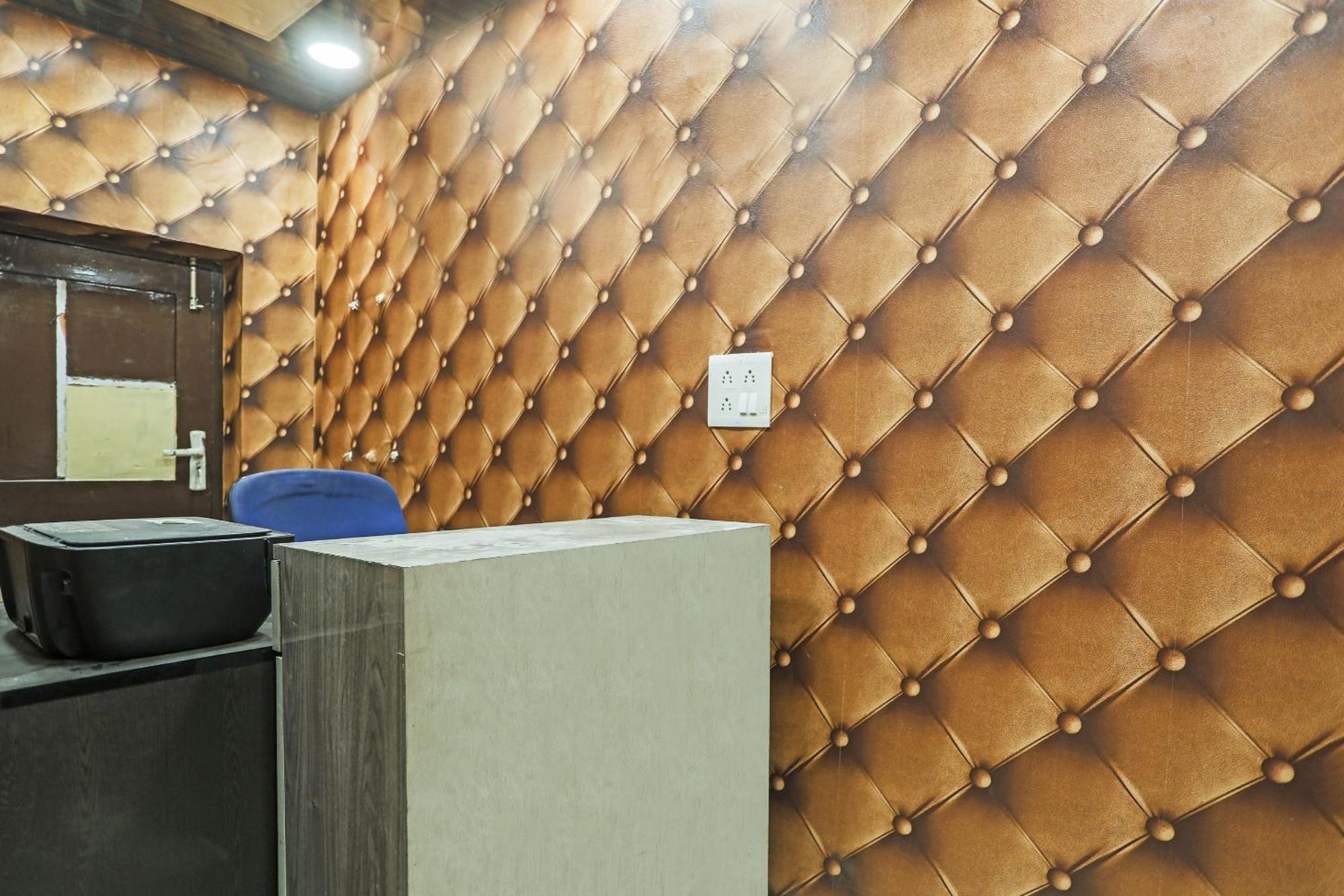 Hotel O Kashish Residency Near Model Town Metro Station Neu-Delhi Exterior foto