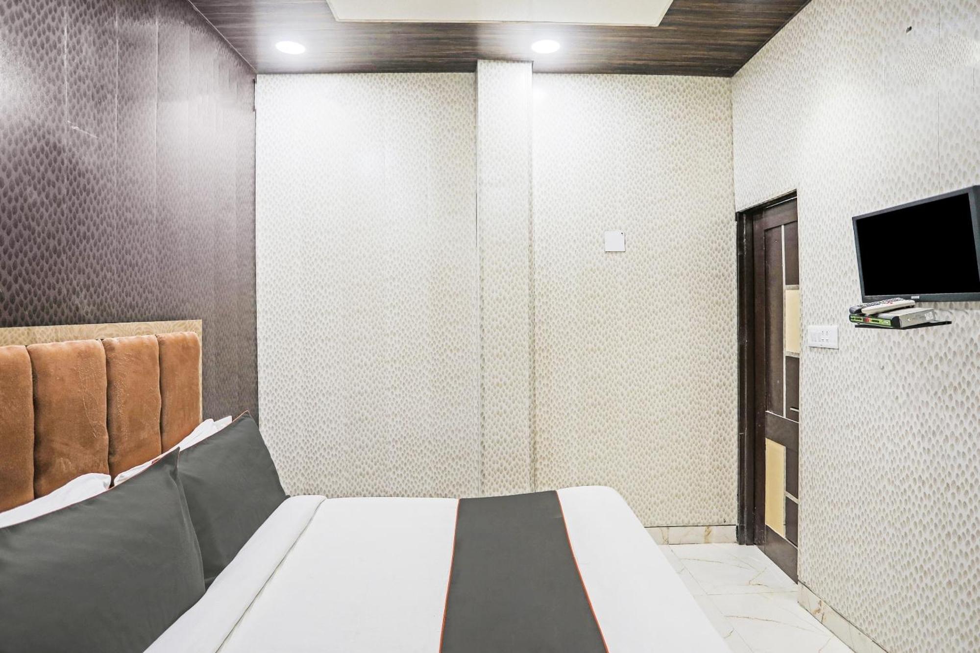 Hotel O Kashish Residency Near Model Town Metro Station Neu-Delhi Exterior foto