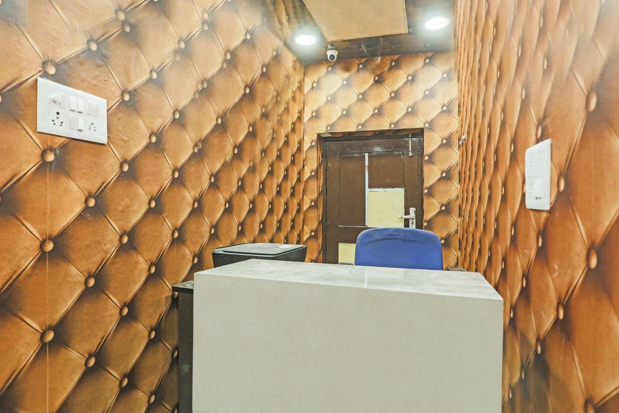 Hotel O Kashish Residency Near Model Town Metro Station Neu-Delhi Exterior foto