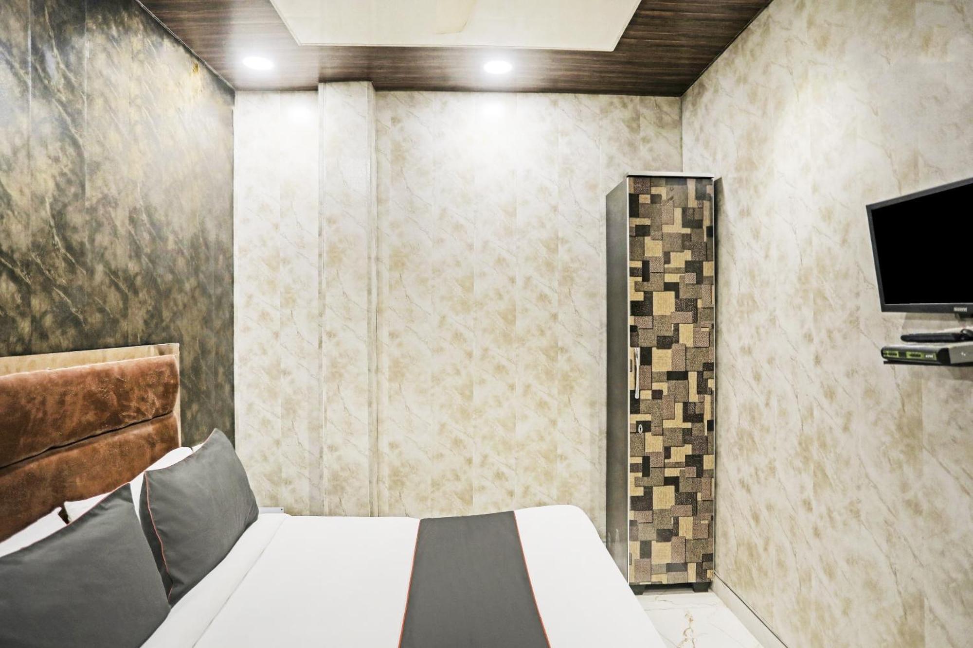Hotel O Kashish Residency Near Model Town Metro Station Neu-Delhi Exterior foto