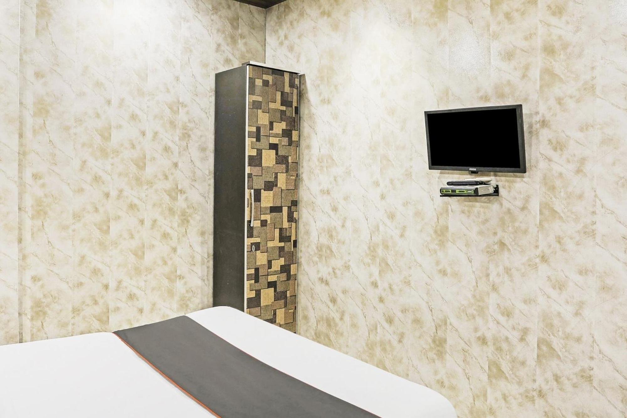 Hotel O Kashish Residency Near Model Town Metro Station Neu-Delhi Exterior foto
