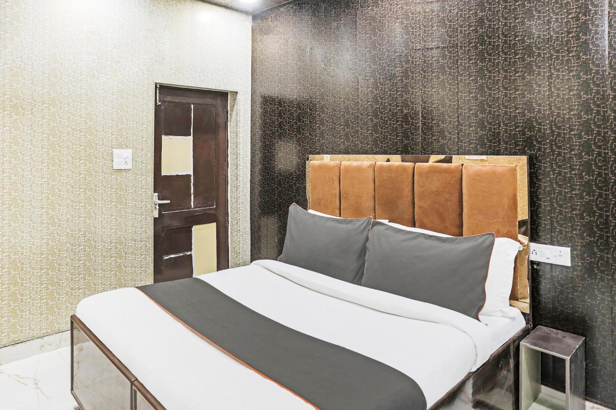 Hotel O Kashish Residency Near Model Town Metro Station Neu-Delhi Exterior foto