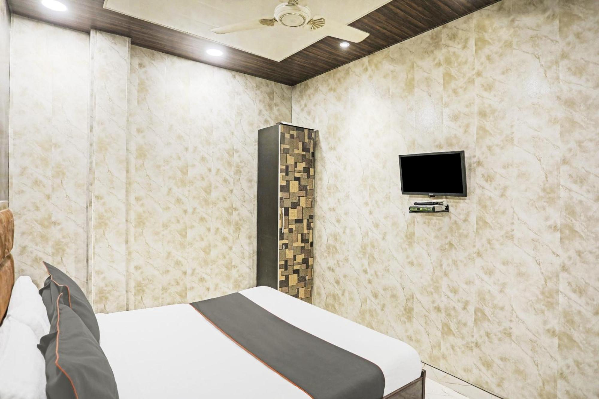 Hotel O Kashish Residency Near Model Town Metro Station Neu-Delhi Exterior foto