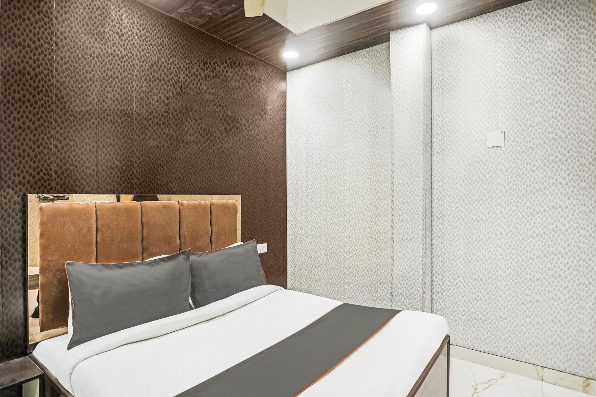 Hotel O Kashish Residency Near Model Town Metro Station Neu-Delhi Exterior foto